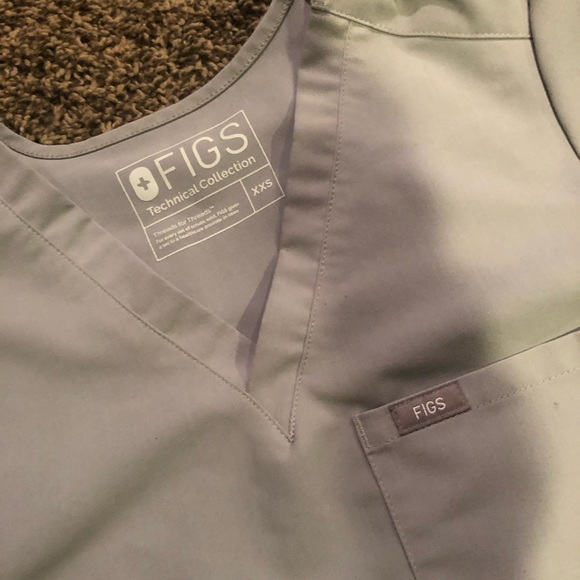 Figs Front Pocket Scrub Top Light Grey 